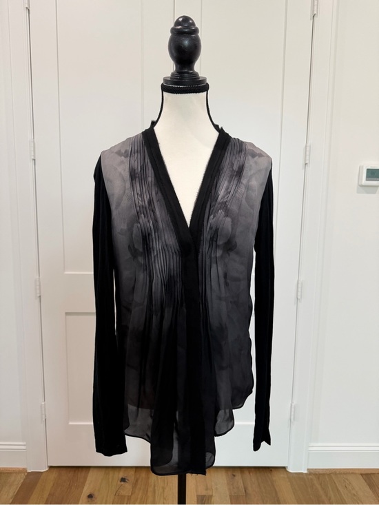 Elie Tahari Tops - Elie Tahari Silk Ombre Pleated Blouse XS Gray Black Long Sleeve